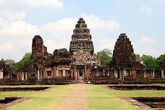 Phimai Historical Park  -  Click for large image !