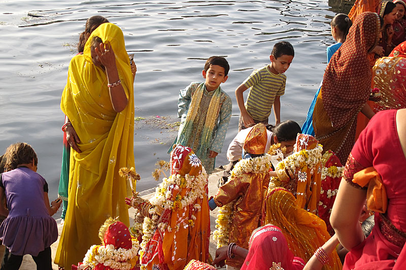 Udaipur, Zeremonie am See