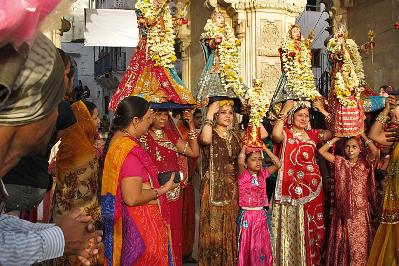 Udaipur, Zeremonie am See