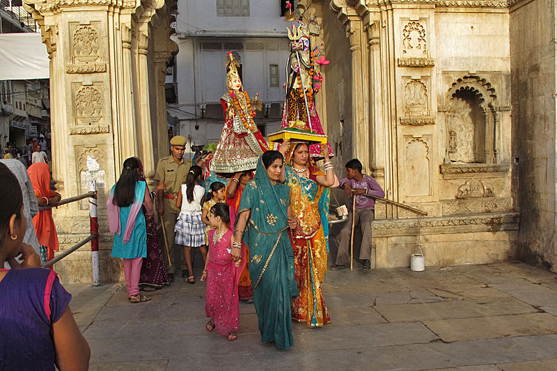 Udaipur, Zeremonie am See