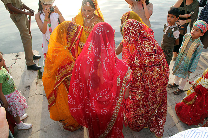 Udaipur, Zeremonie am See