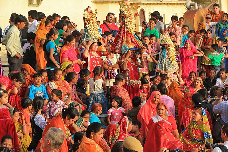 Udaipur, Zeremonie am See