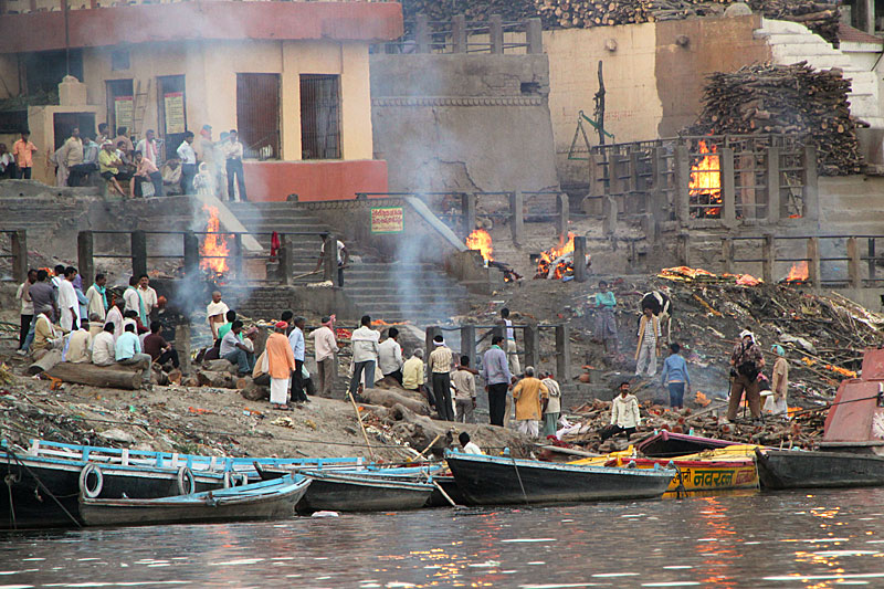 Varanasi, Leichenverbrennung