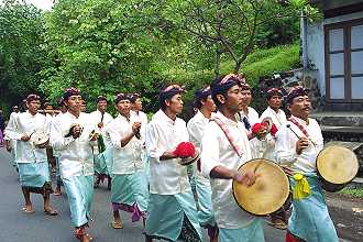 Lovina, Ceremony