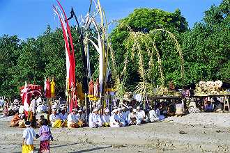 Zeremonie am Jimbaranbeach