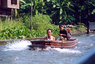 swimming markets of Dammnoen Saduak